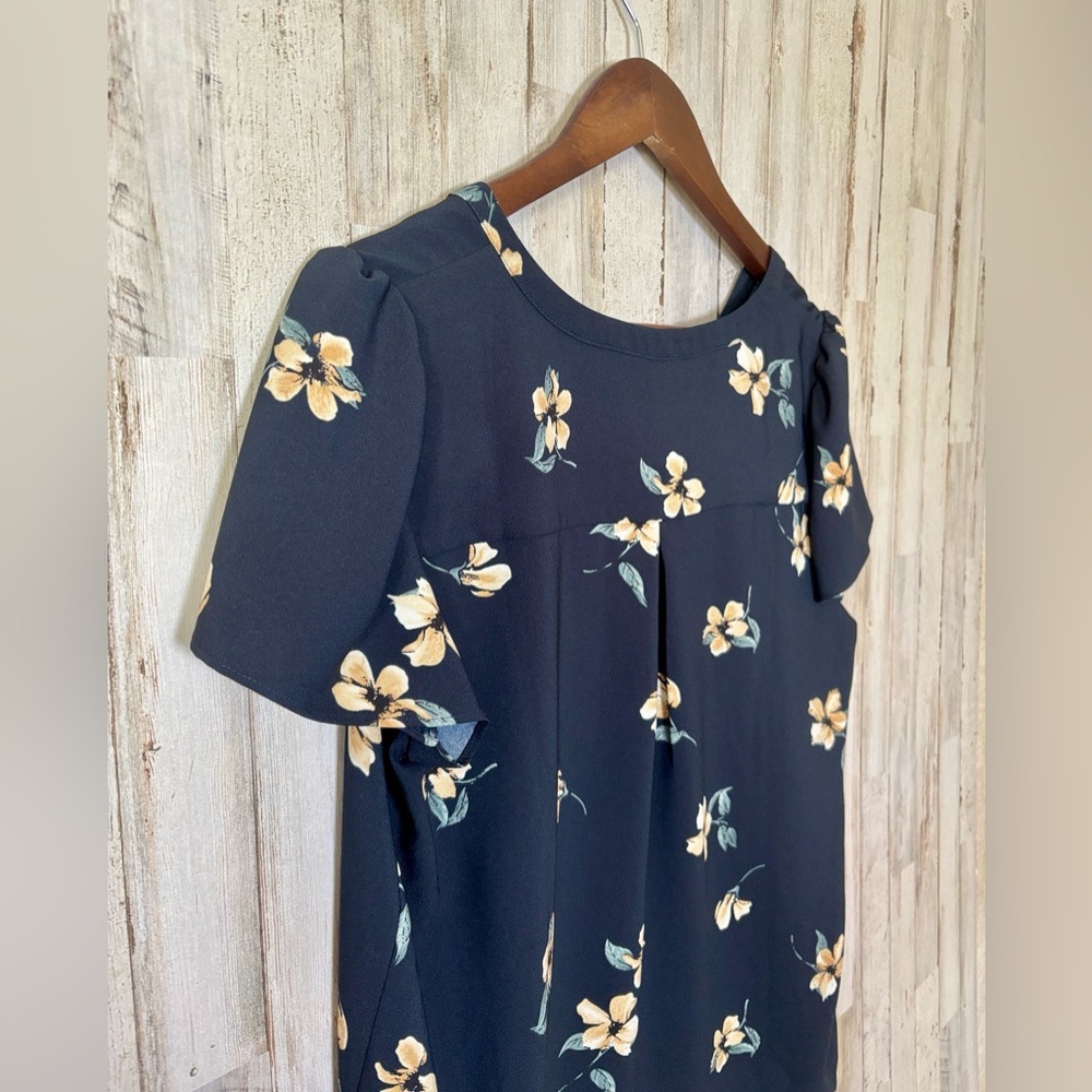 Hilary Radley Navy Floral V-Neck Short Sleeve Blouse - Picture 4 of 7